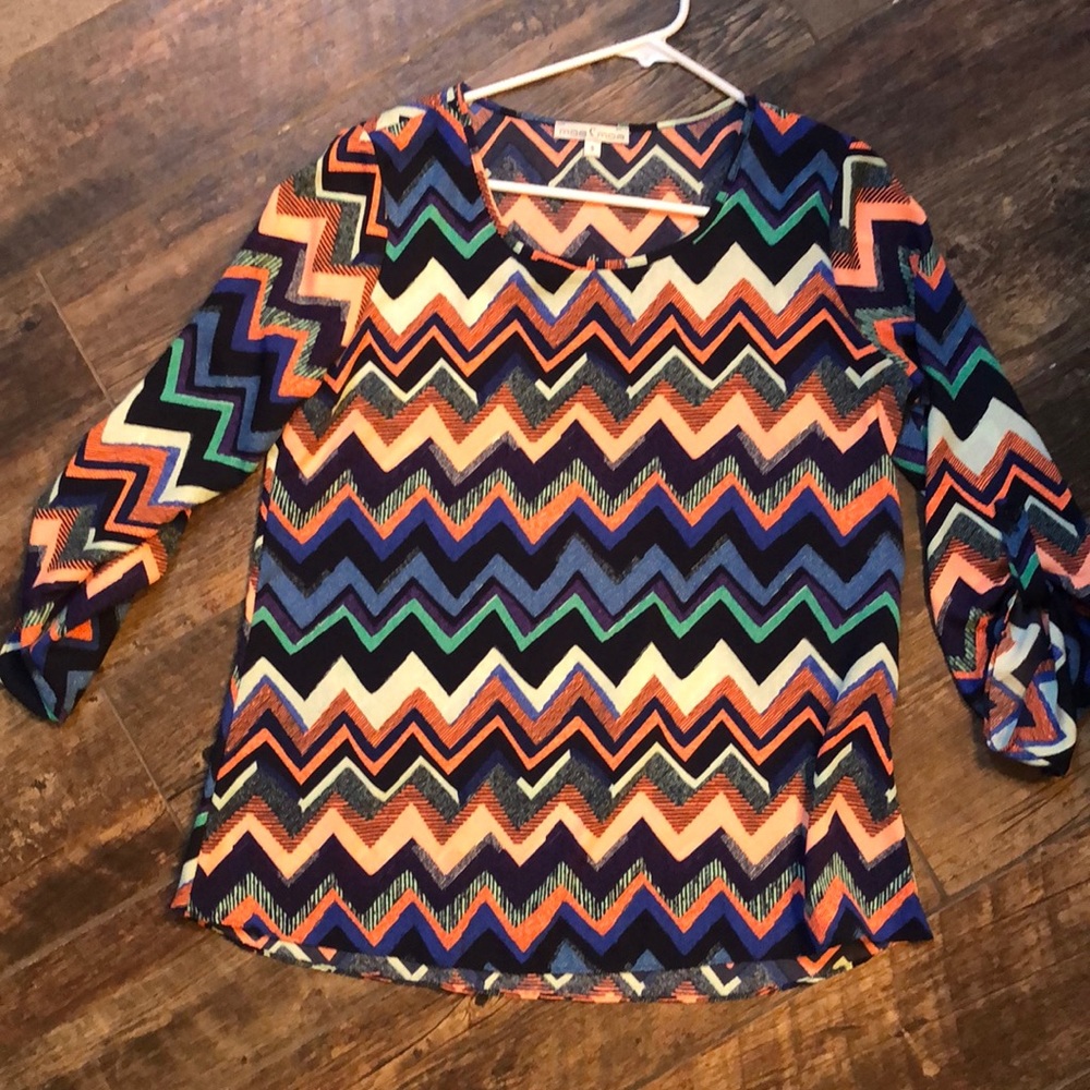 Adorable chevron pattern blouse